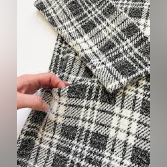 Express Fuzzy Cardigan Black and White Plaid in Large - Picture 2 of 5